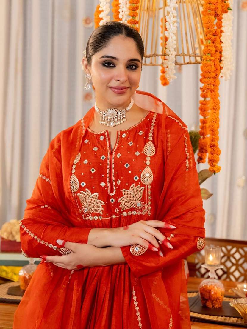 women embroidered long sleeves kurta pant set with dupatta - 22579677 -  Standard Image - 5