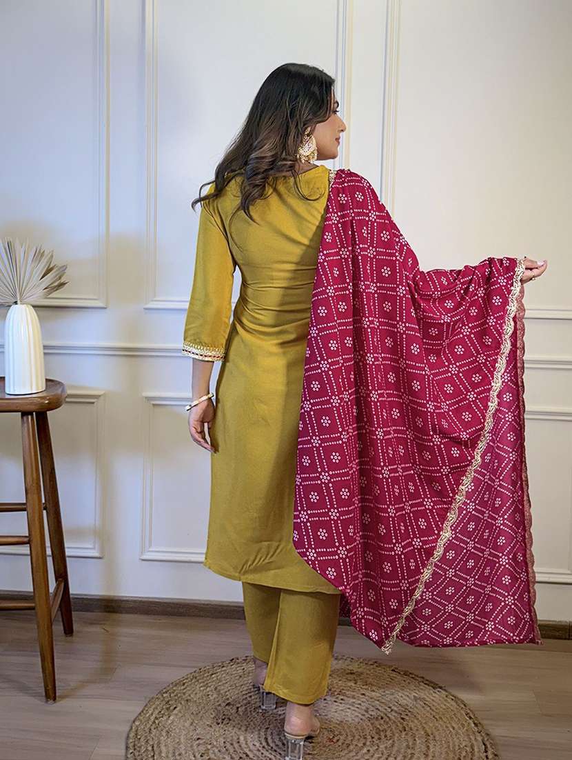 Women Embroidered Three Quarter Sleeves Kurta Pant Set With Dupatta - 22579690 -  Standard Image - 3