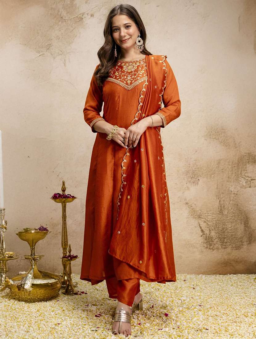 women embroidered three quarter sleeves kurta pant set with dupatta - 22579723 -  Standard Image - 3