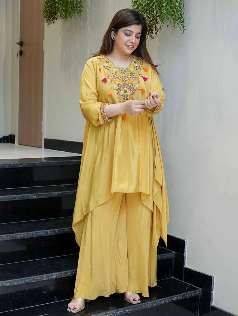 women embroidered three quarter sleeves kurta palazzo set  - 22579737 -  Standard Image - 3