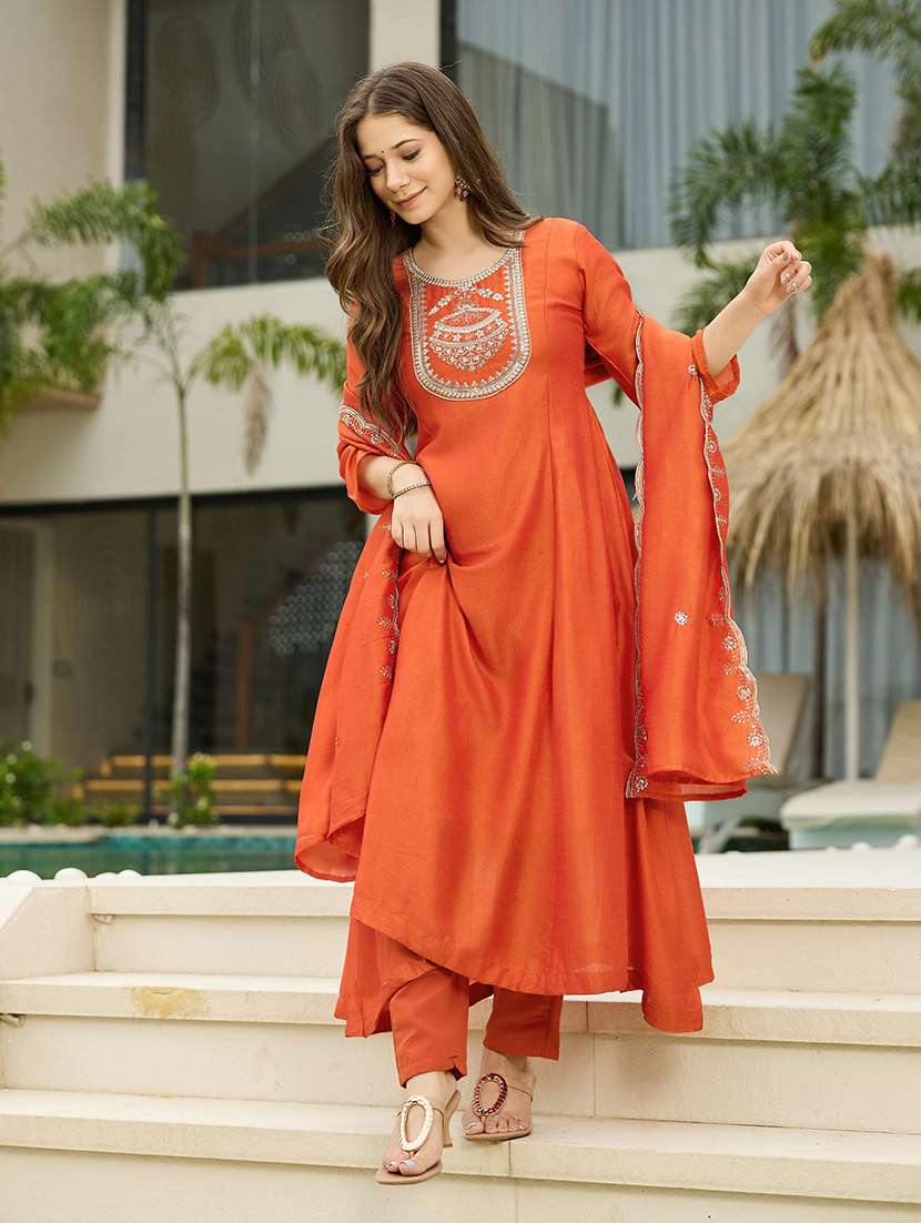 women embroidered three quarter sleeves kurta pant set with dupatta - 22579739 -  Standard Image - 3