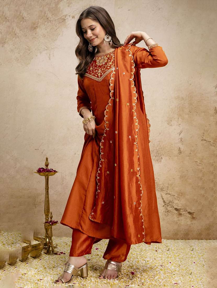women embroidered three quarter sleeves kurta pant set with dupatta - 22579744 -  Standard Image - 3