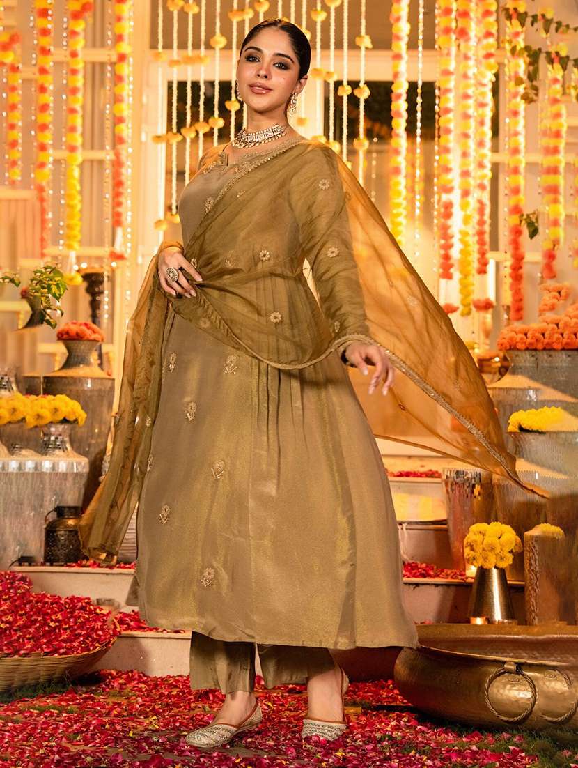 women embroidered three quarter sleeves kurta pant set with dupatta - 22579746 -  Standard Image - 3