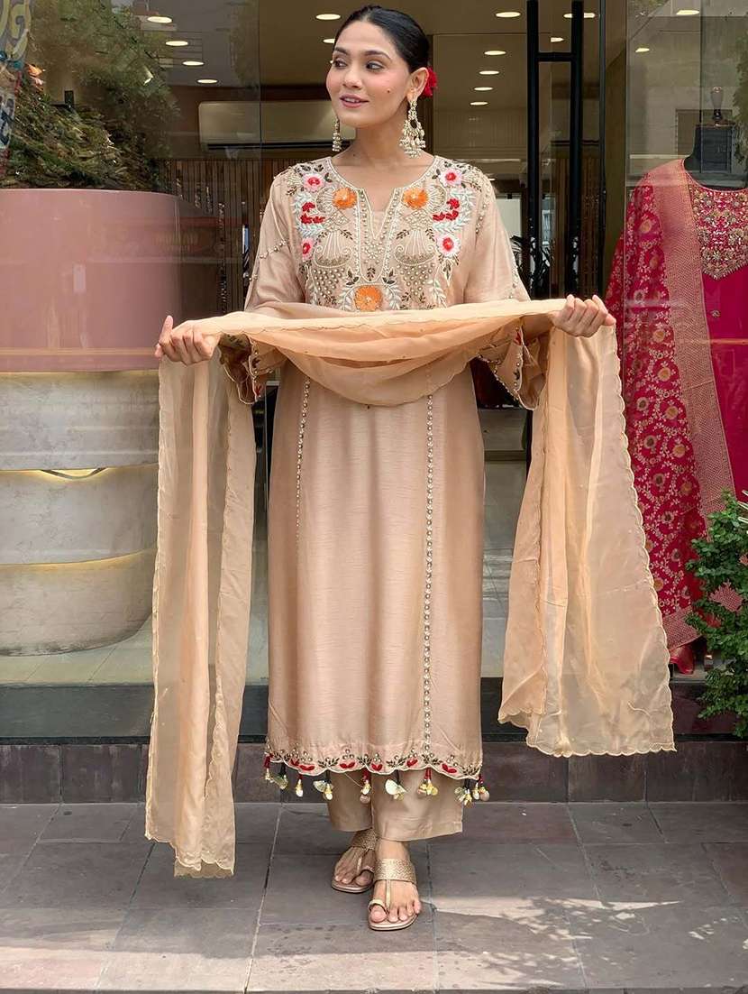women embroidered three quarter sleeves kurta pant set with dupatta