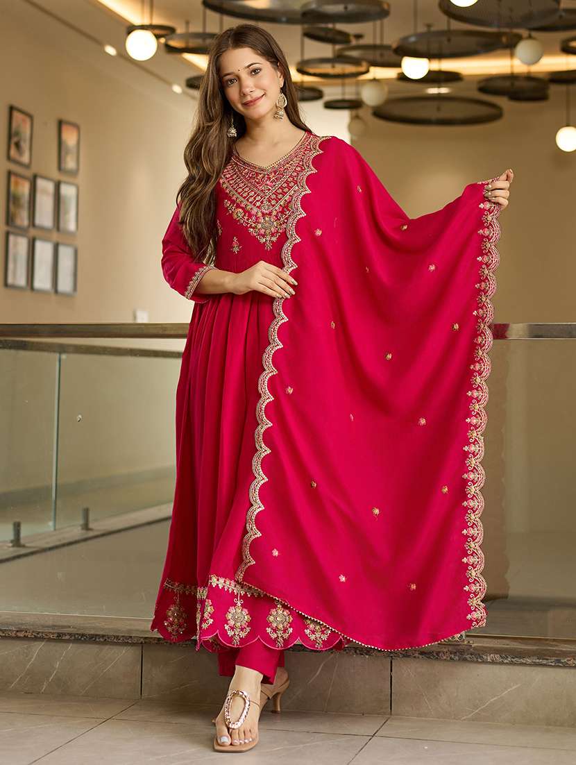 women embroidered three quarter sleeves kurta pant set with dupatta