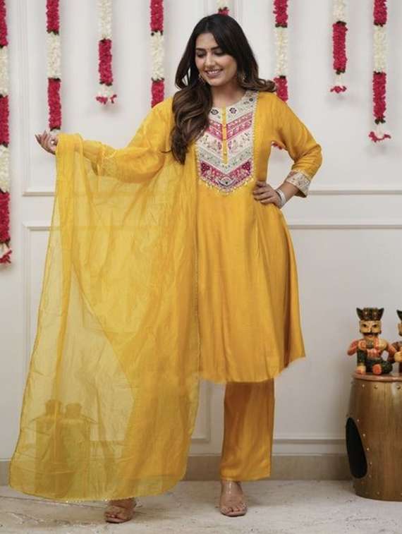 women embroidered three quarter sleeves kurta pant set with dupatta