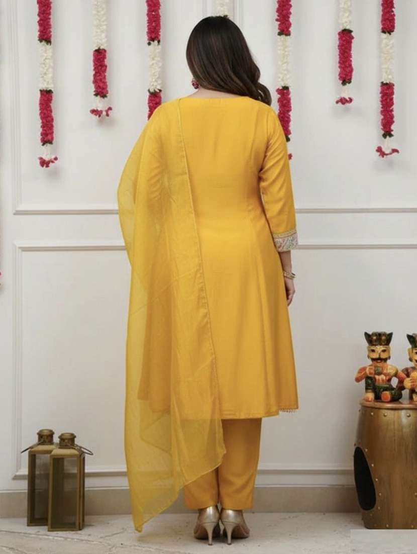 women embroidered three quarter sleeves kurta pant set with dupatta - 22579817 -  Standard Image - 3