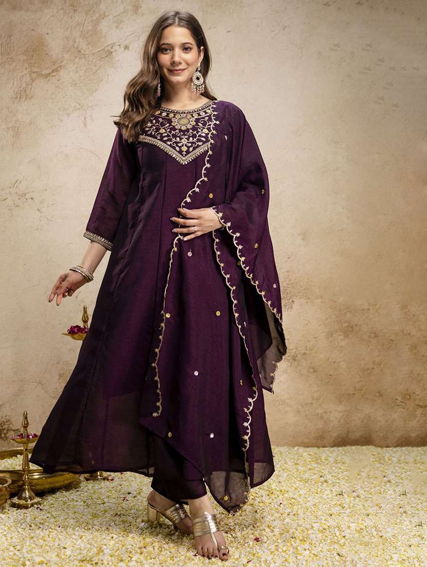 women embroidered three quarter sleeves kurta pant set with dupatta - 22579875 -  Standard Image - 3