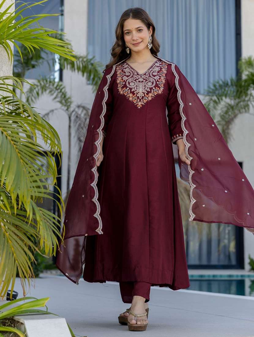 women embroidered three quarter sleeves kurta pant set with dupatta - 22579895 -  Standard Image - 3