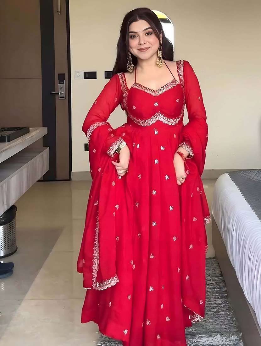 women embroidered long sleeves kurta dupatta set