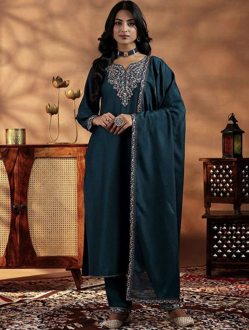 women embroidered three quarter sleeves kurta pant set with dupatta