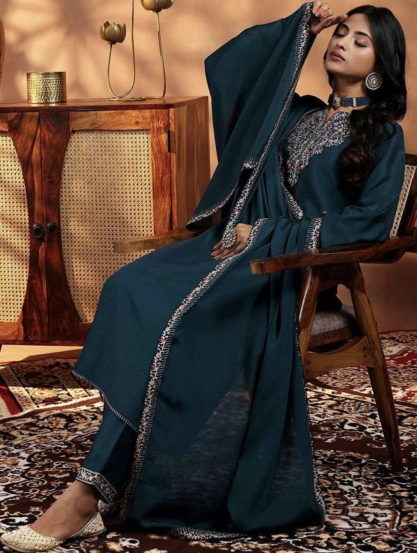 women embroidered three quarter sleeves kurta pant set with dupatta - 22579917 -  Standard Image - 3