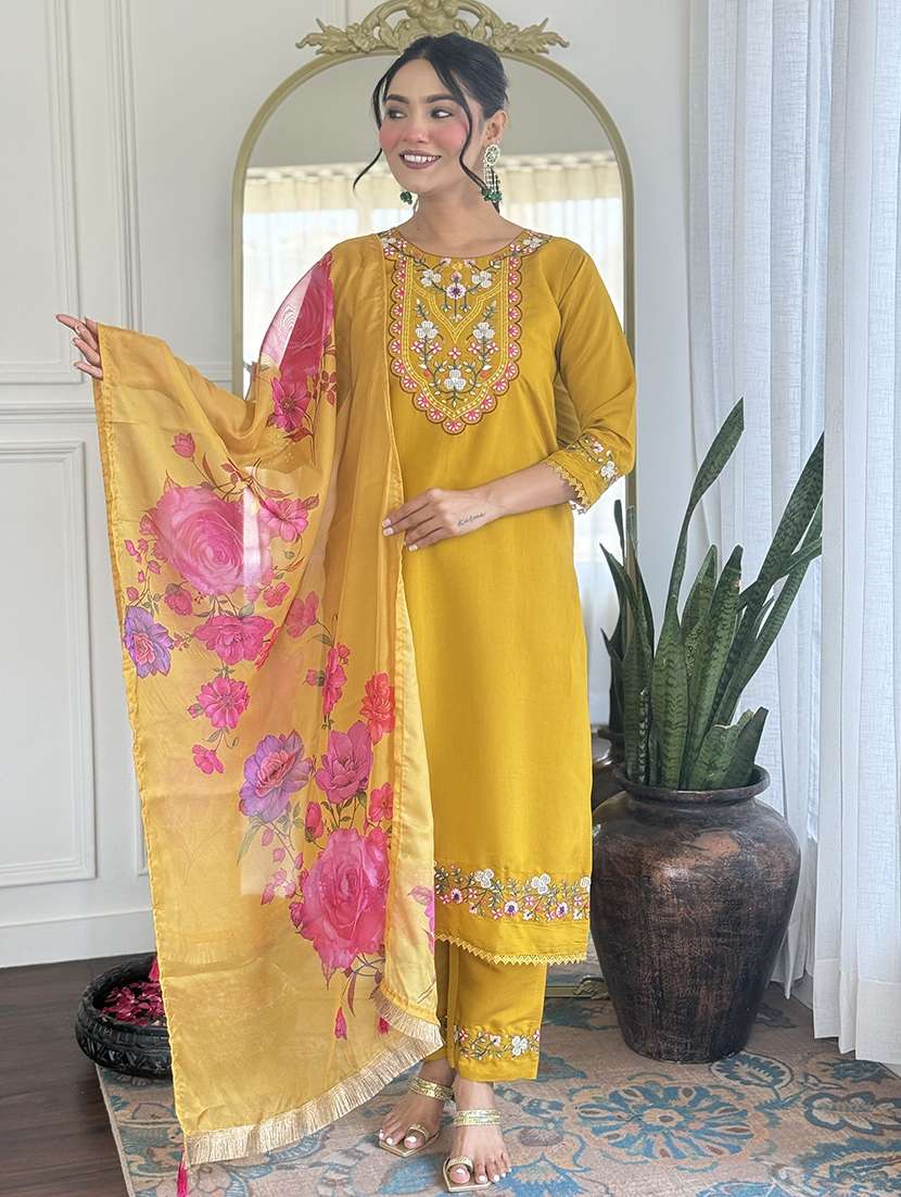 women embroidered three quarter sleeves kurta pant set with dupatta