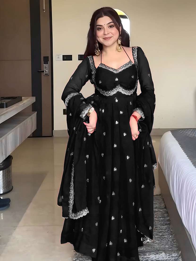women embroidered long sleeves kurta dupatta set