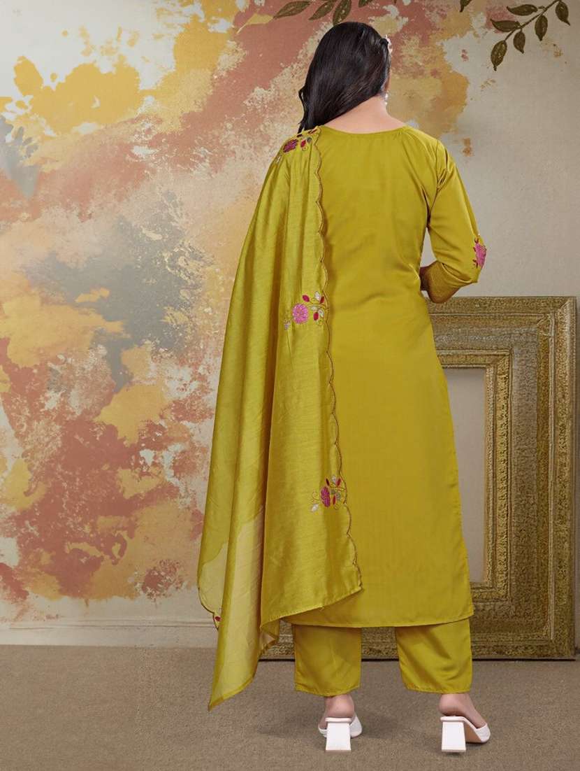women embroidered three quarter sleeves kurta pant set with dupatta - 22579936 -  Standard Image - 3