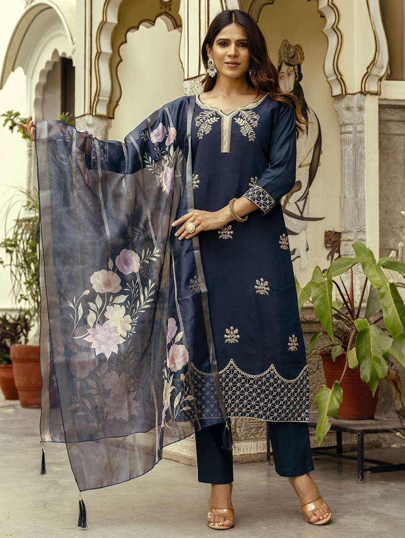 women embroidered three quarter sleeves kurta pant set with dupatta