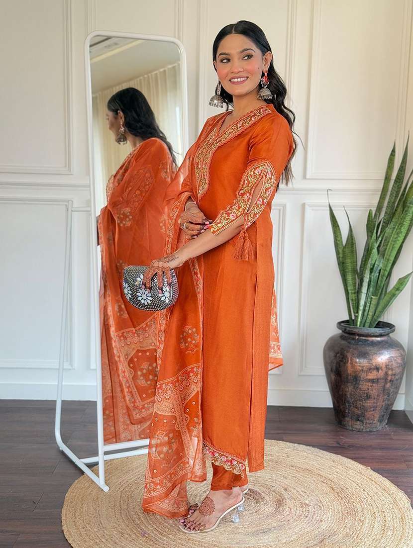 women embroidered three quarter sleeves kurta pant set with dupatta - 22579962 -  Standard Image - 3