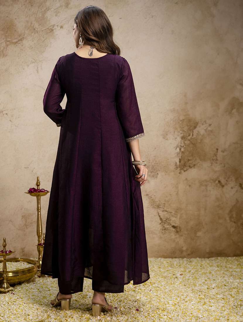 Women Embroidered Three Quarter Sleeves Kurta Pant Set With Dupatta - 22579979 -  Standard Image - 3