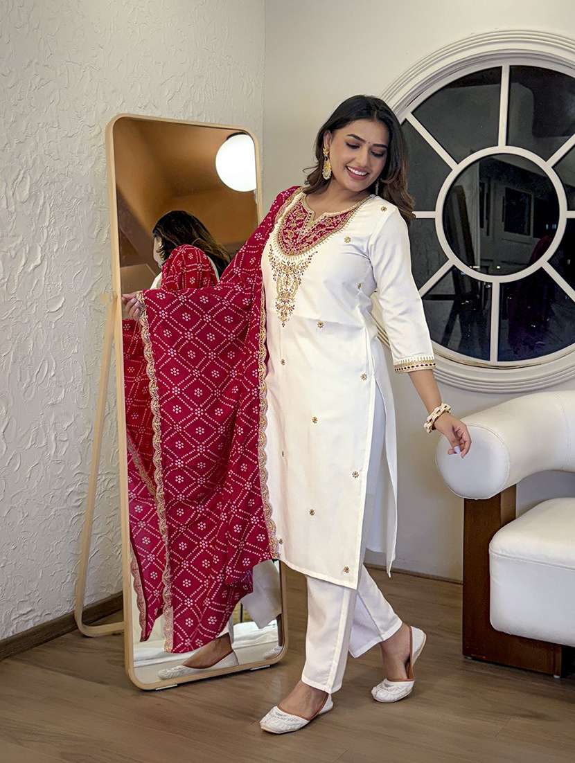 Women Embroidered Three Quarter Sleeves Kurta Pant Set With Dupatta - 22580013 -  Standard Image - 3