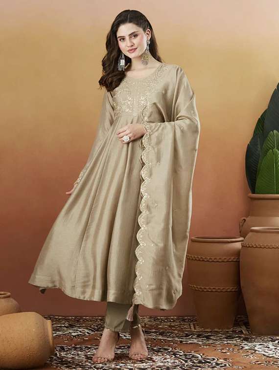 women embroidered long sleeves kurta pant set with dupatta