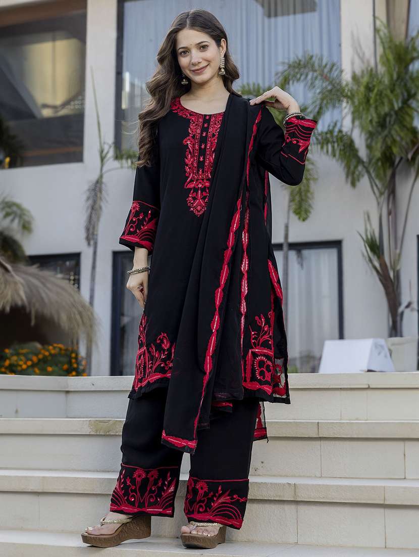 women embroidered three quarter sleeves kurta pant set with dupatta