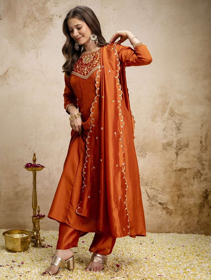 Women Embroidered Three Quarter Sleeves Kurta Pant Set With Dupatta - 22580046 -  Standard Image - 3