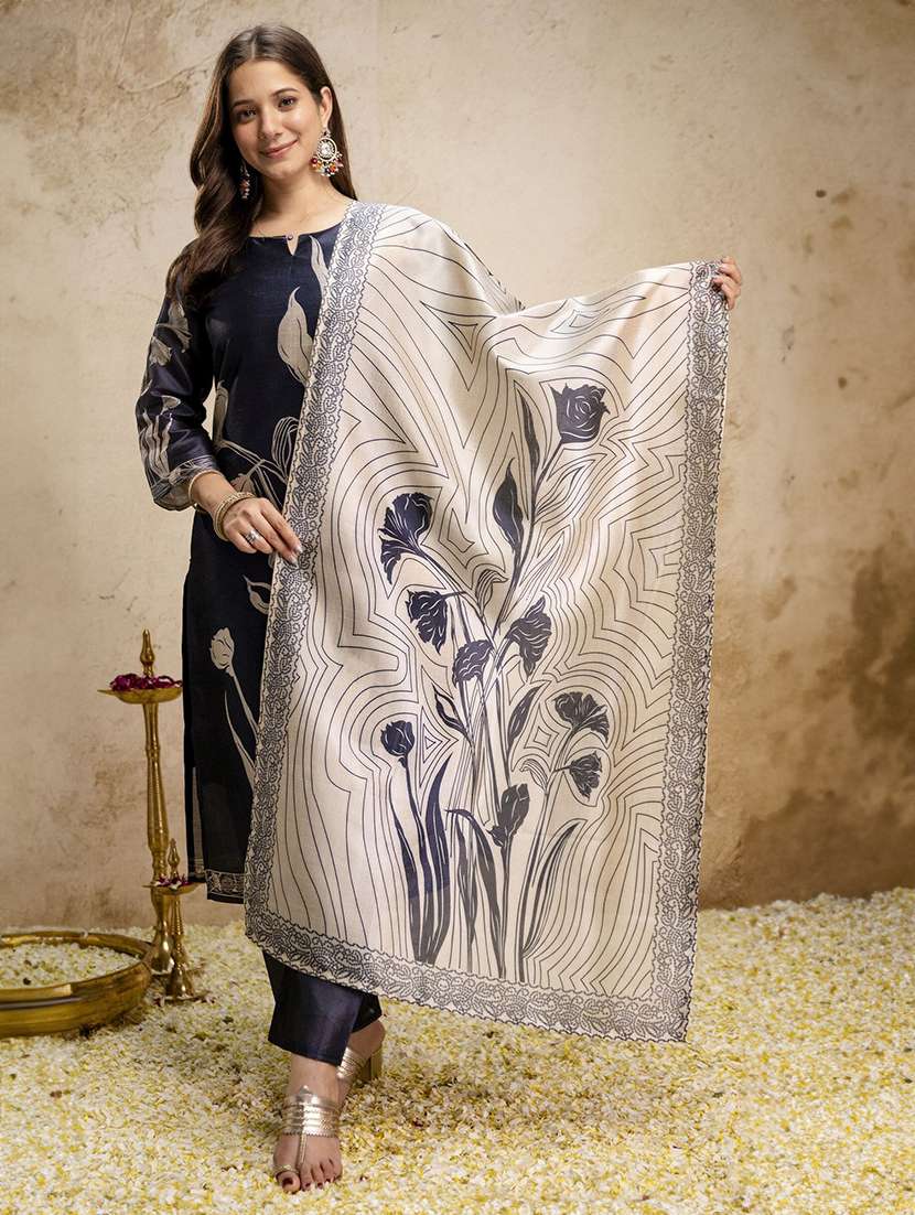 women printed three quarter sleeves kurta pant set with dupatta