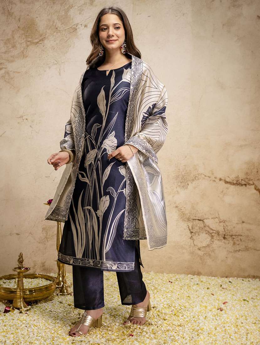 women printed three quarter sleeves kurta pant set with dupatta - 22580065 -  Standard Image - 3