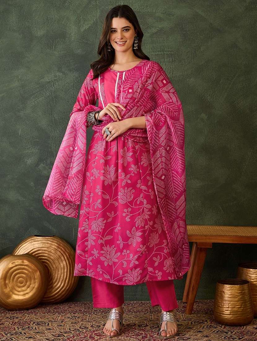 women printed three quarter sleeves kurta pant set with dupatta