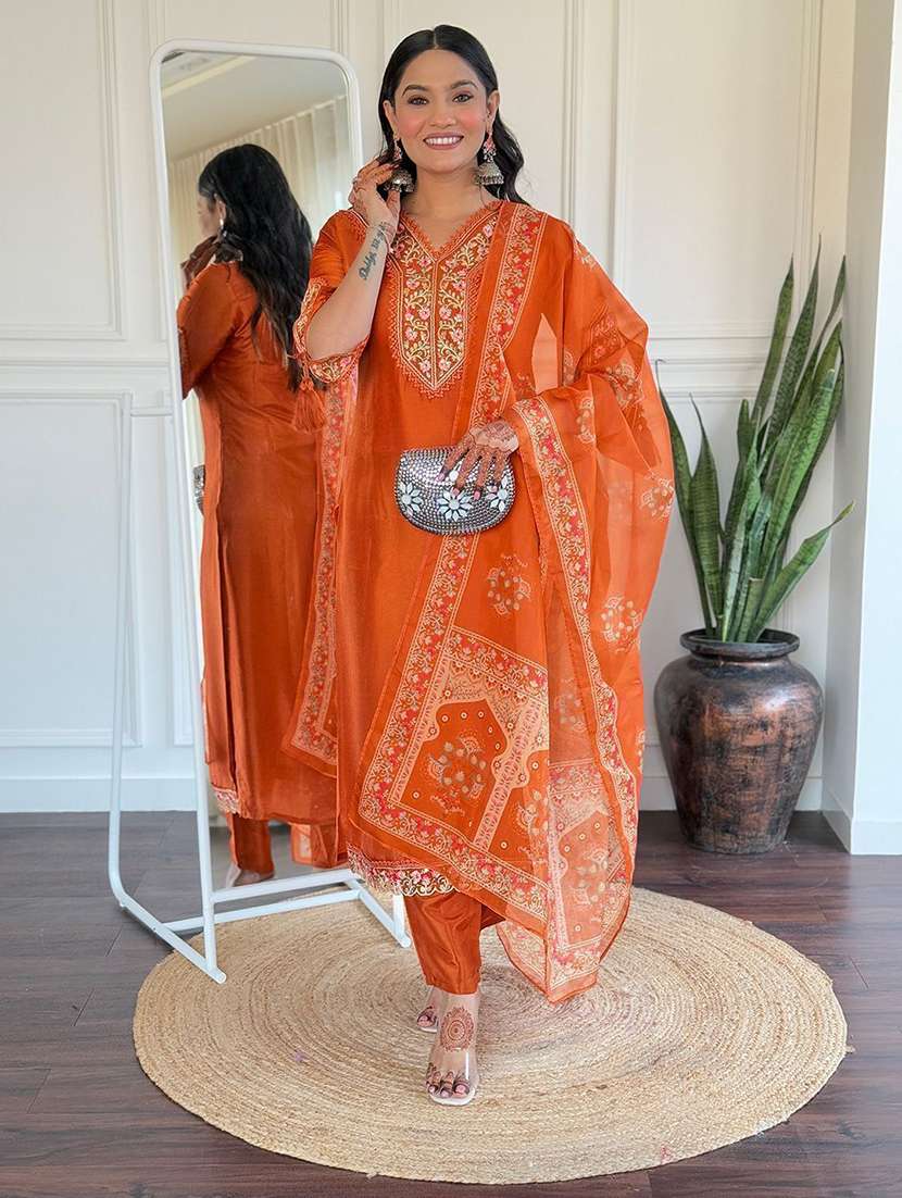 women embroidered three quarter sleeves kurta pant set with dupatta