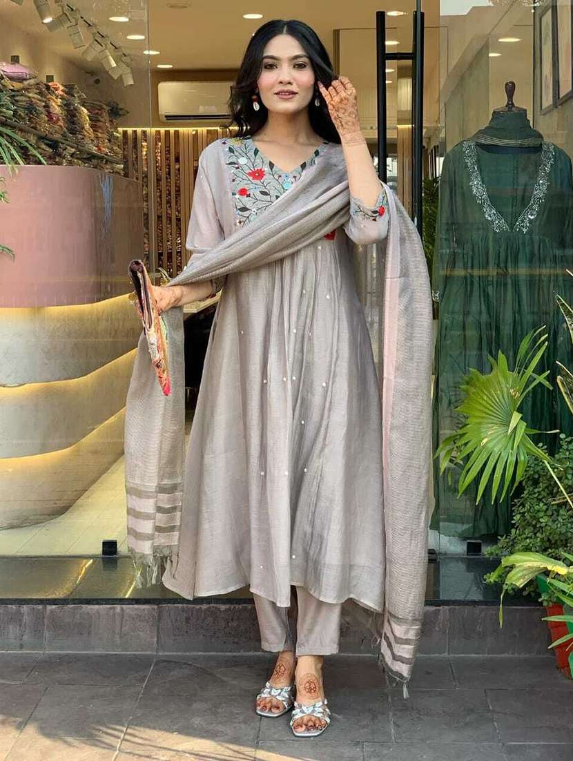 women embroidered three quarter sleeves kurta pant set with dupatta