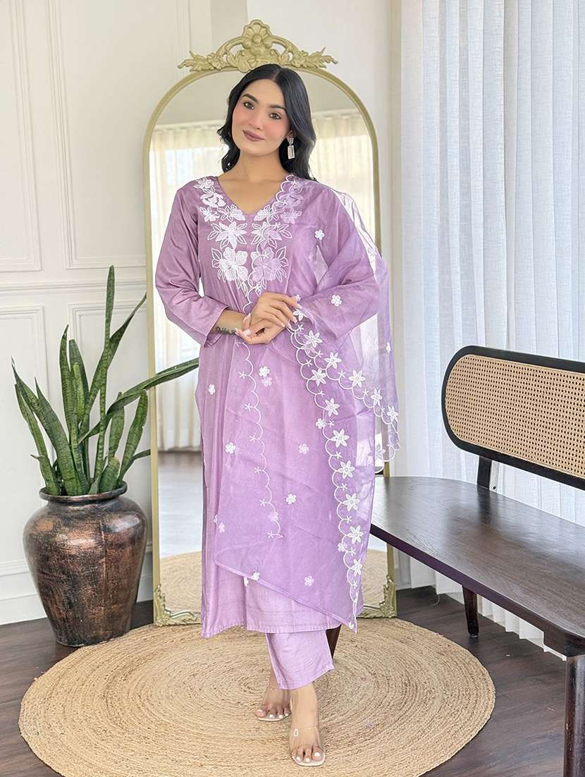 women embroidered long sleeves kurta pant set with dupatta