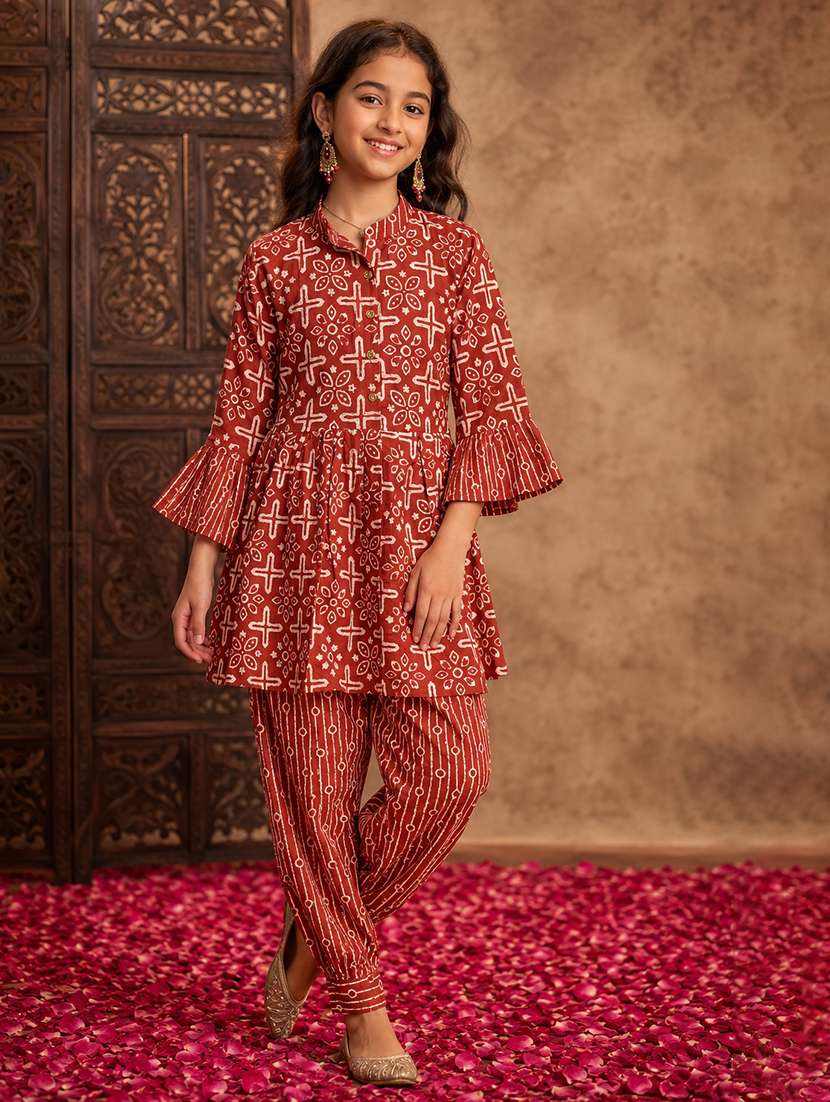 girls printed three quarter sleeves kurta salwar set