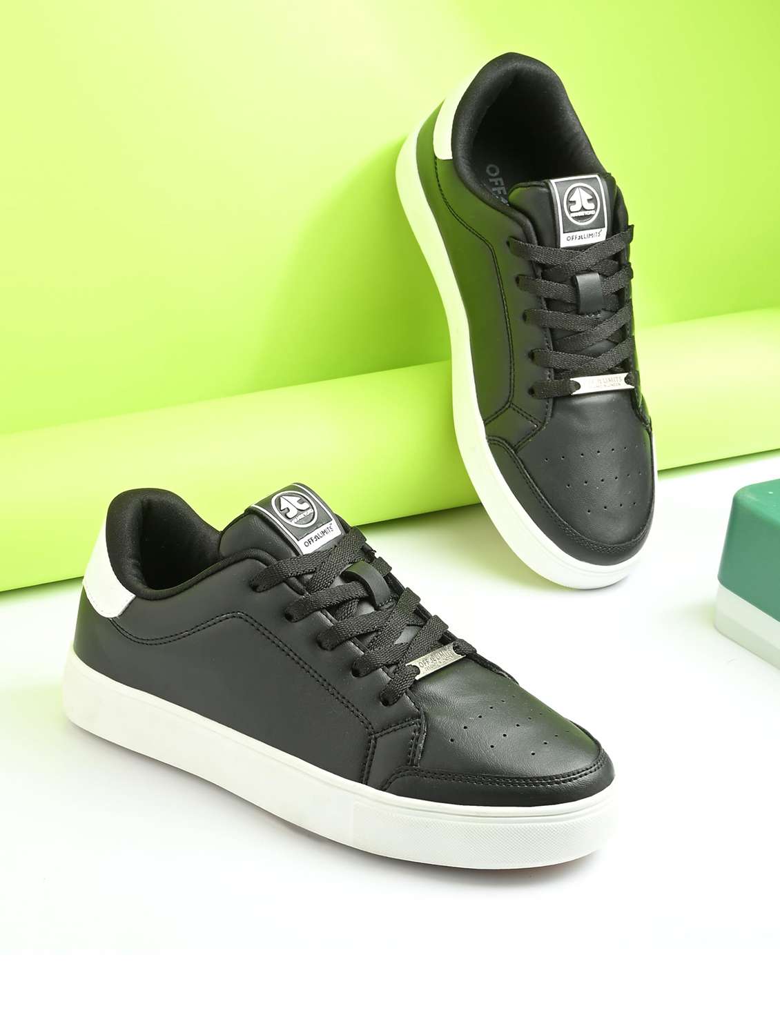 women solid lace up sneakers