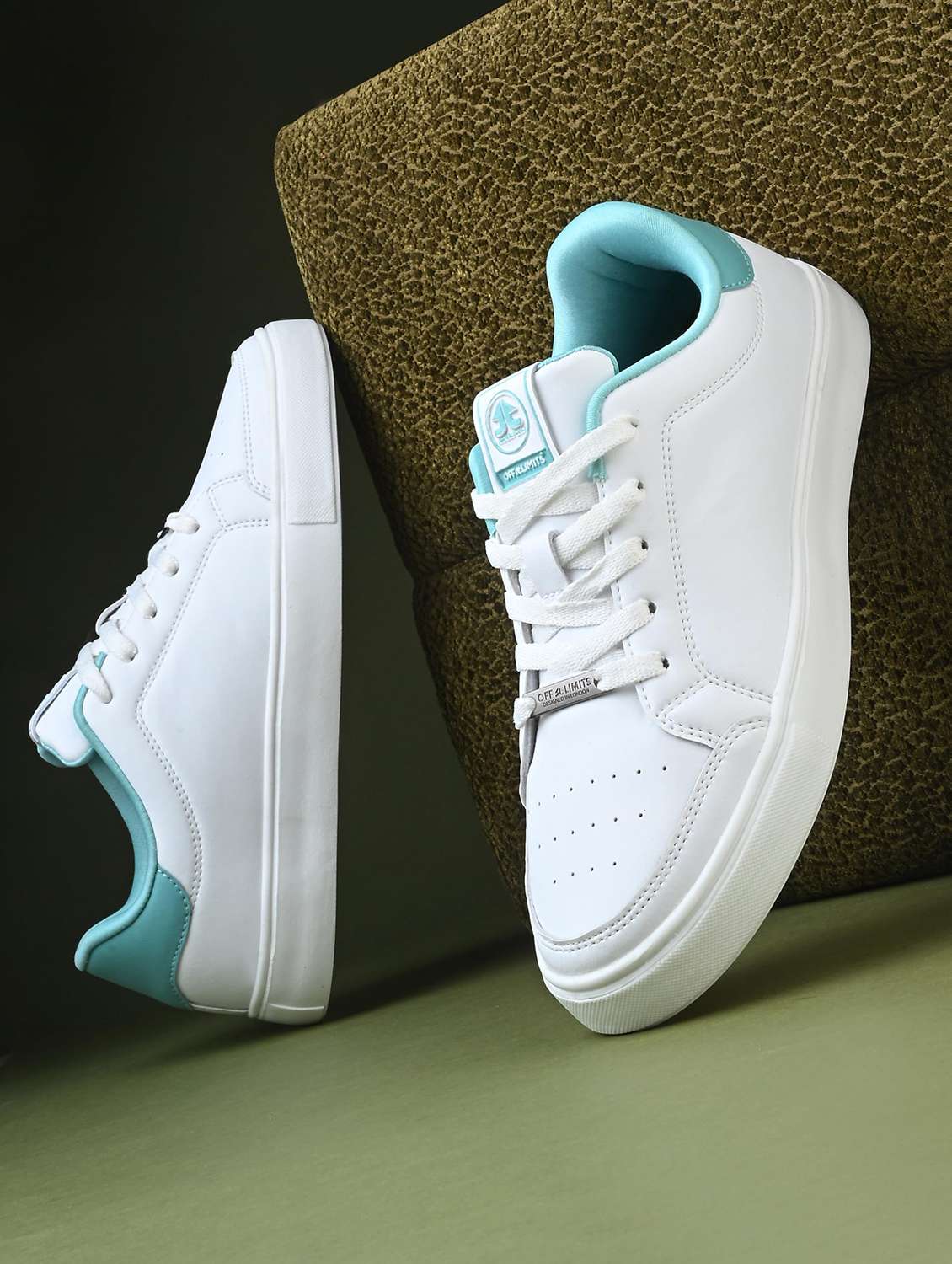 women solid lace up sneakers