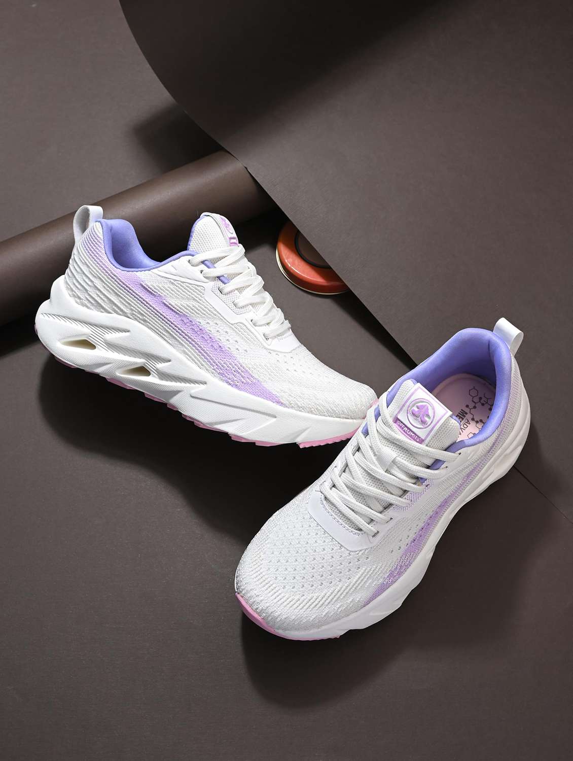 women textured lace up sports shoes