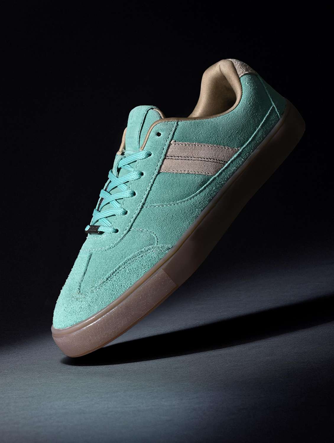 women solid lace up sneakers 