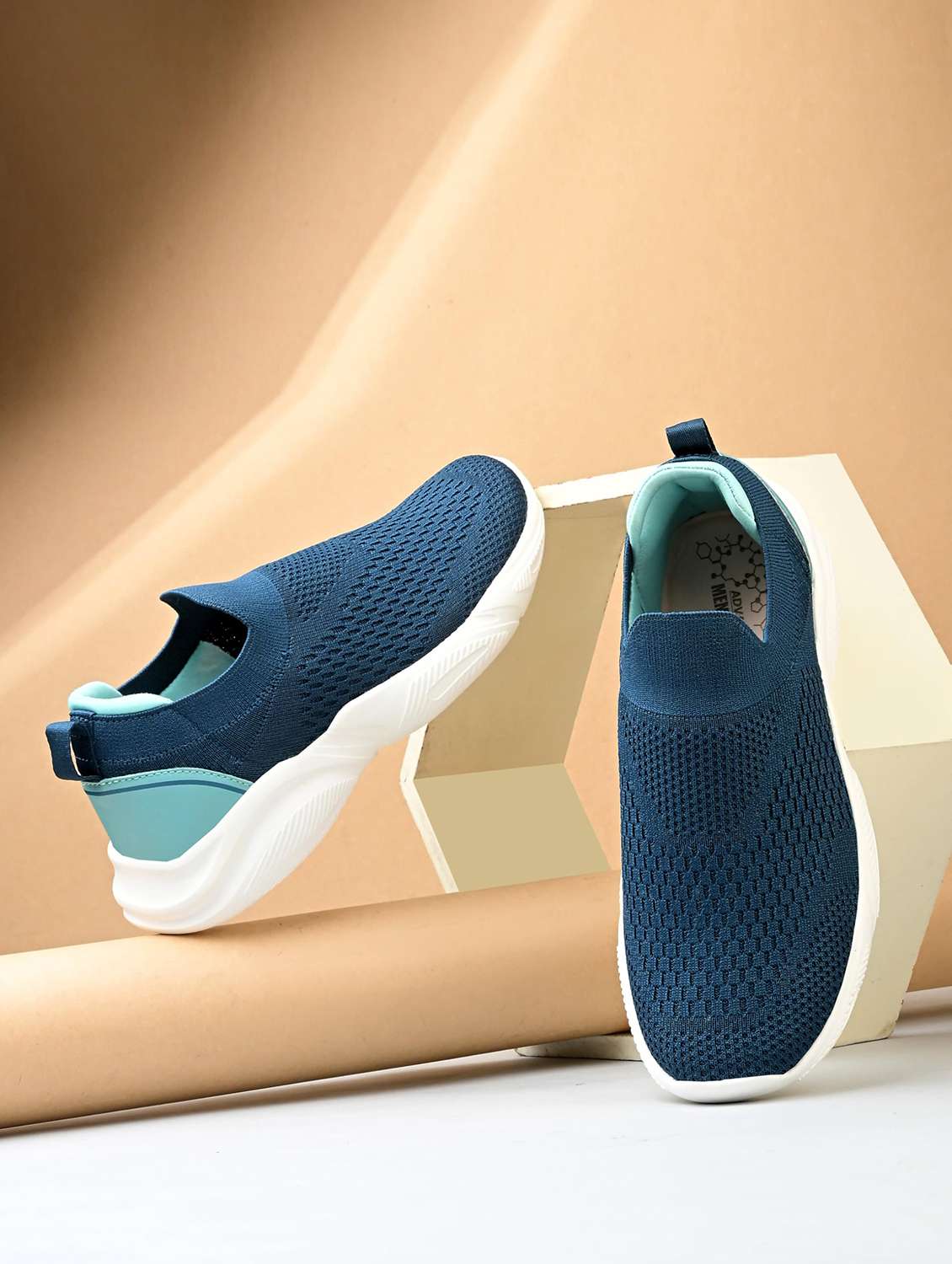 women textured slip on sports shoes