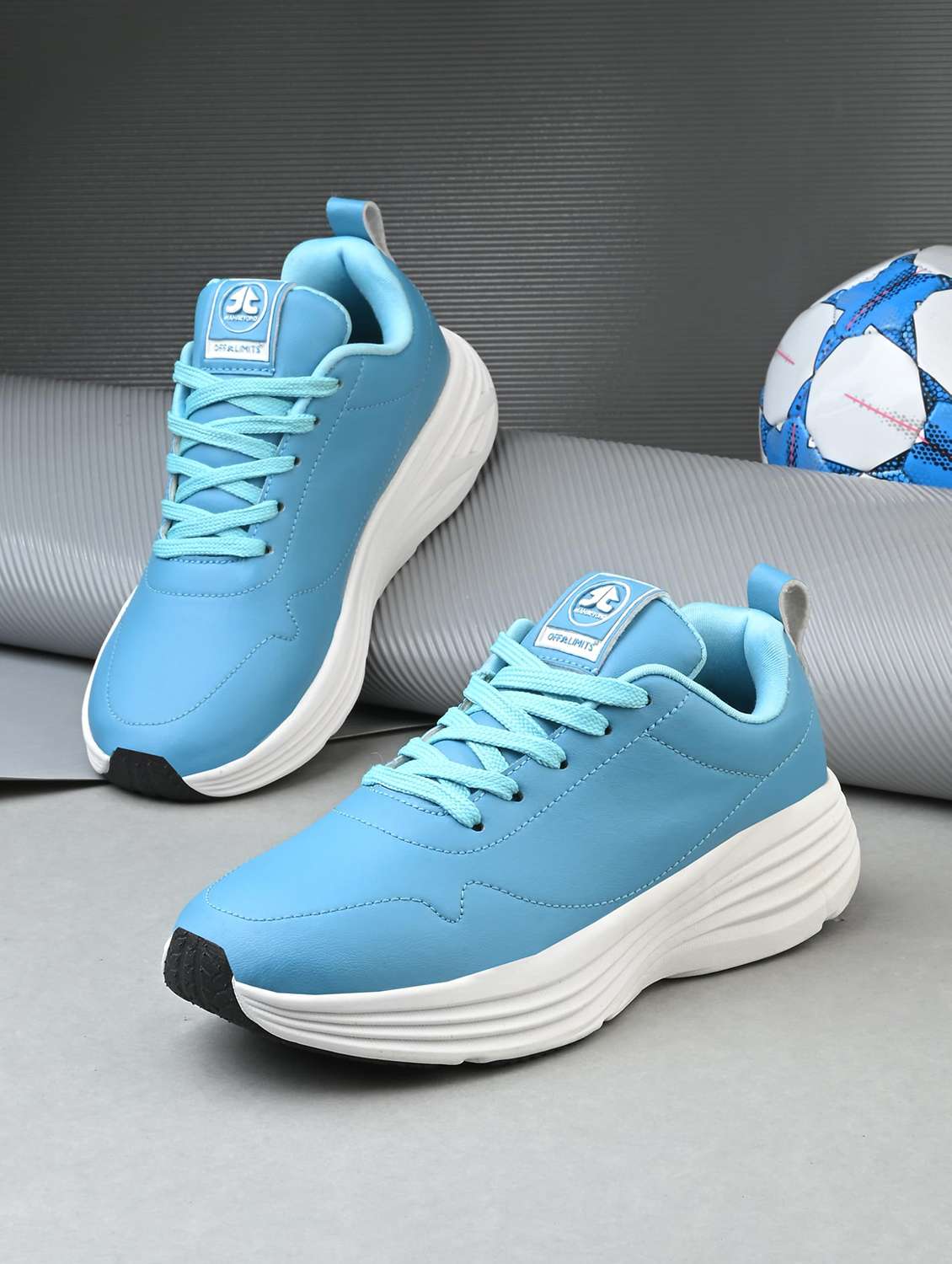 women solid lace up sports shoes