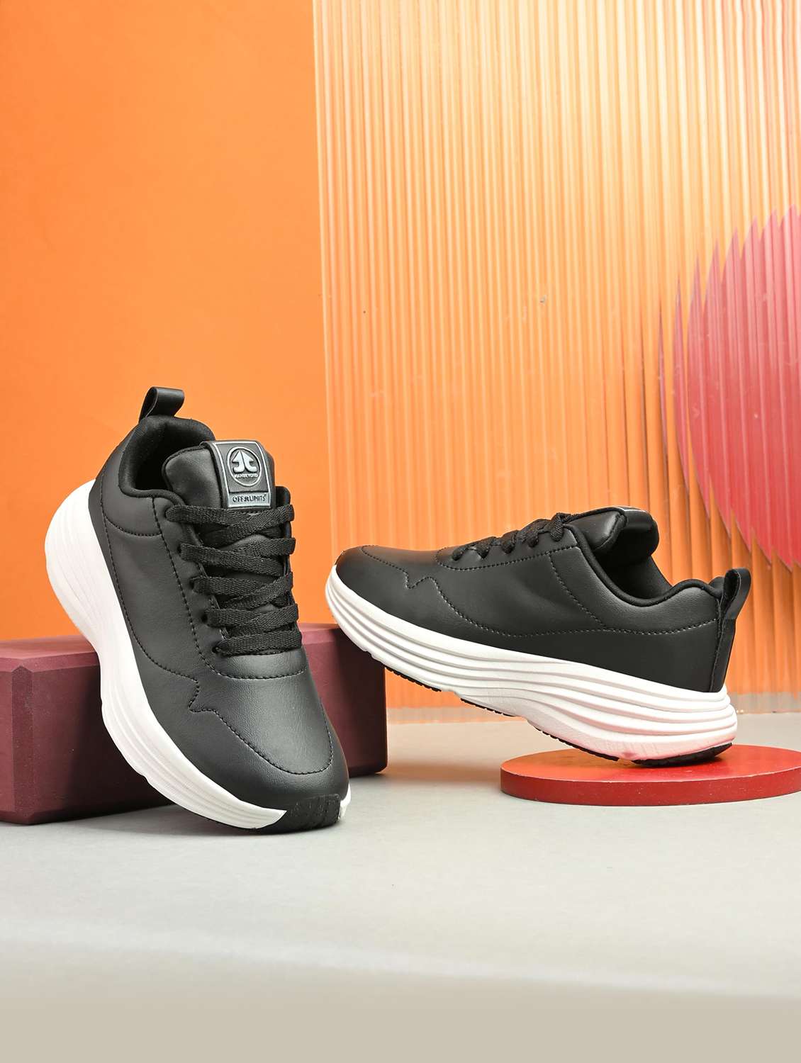 women solid lace up sports shoes