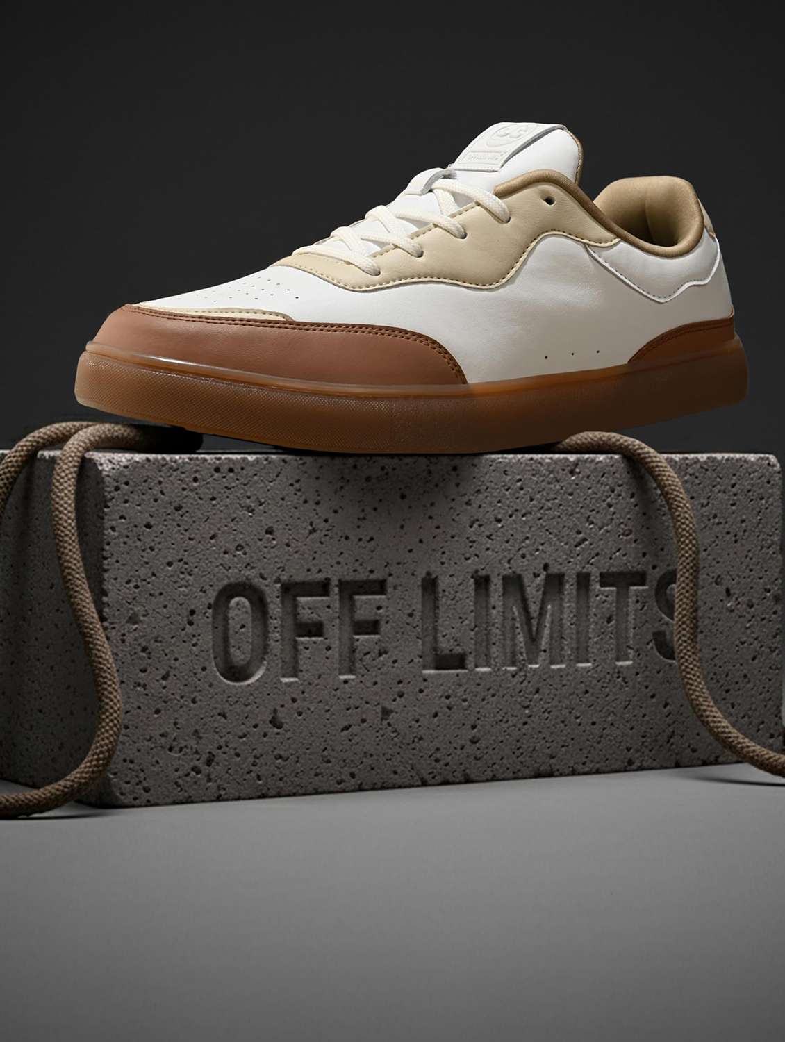 men colourblocked lace up sneaker