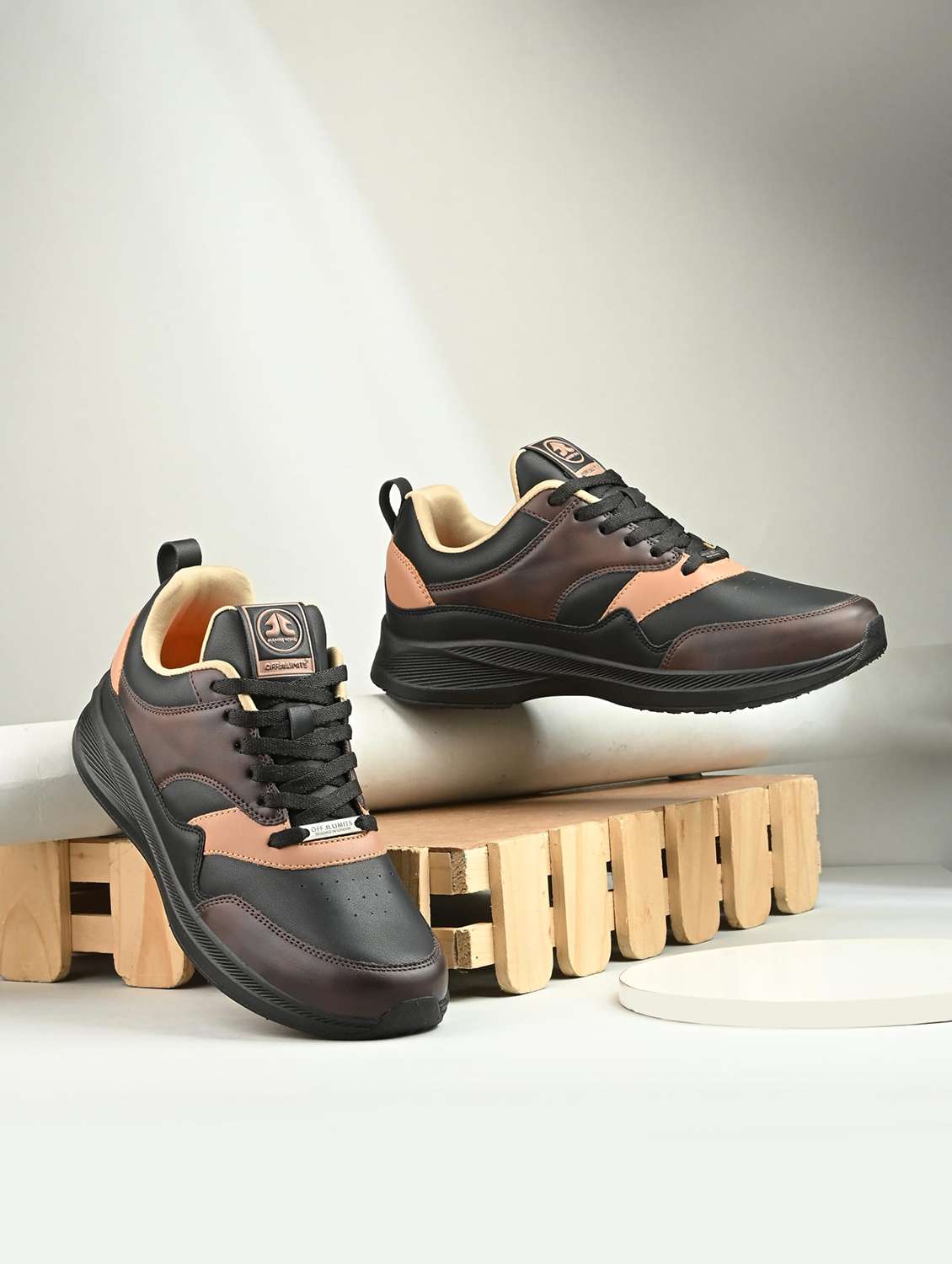 men colourblocked lace up sneaker