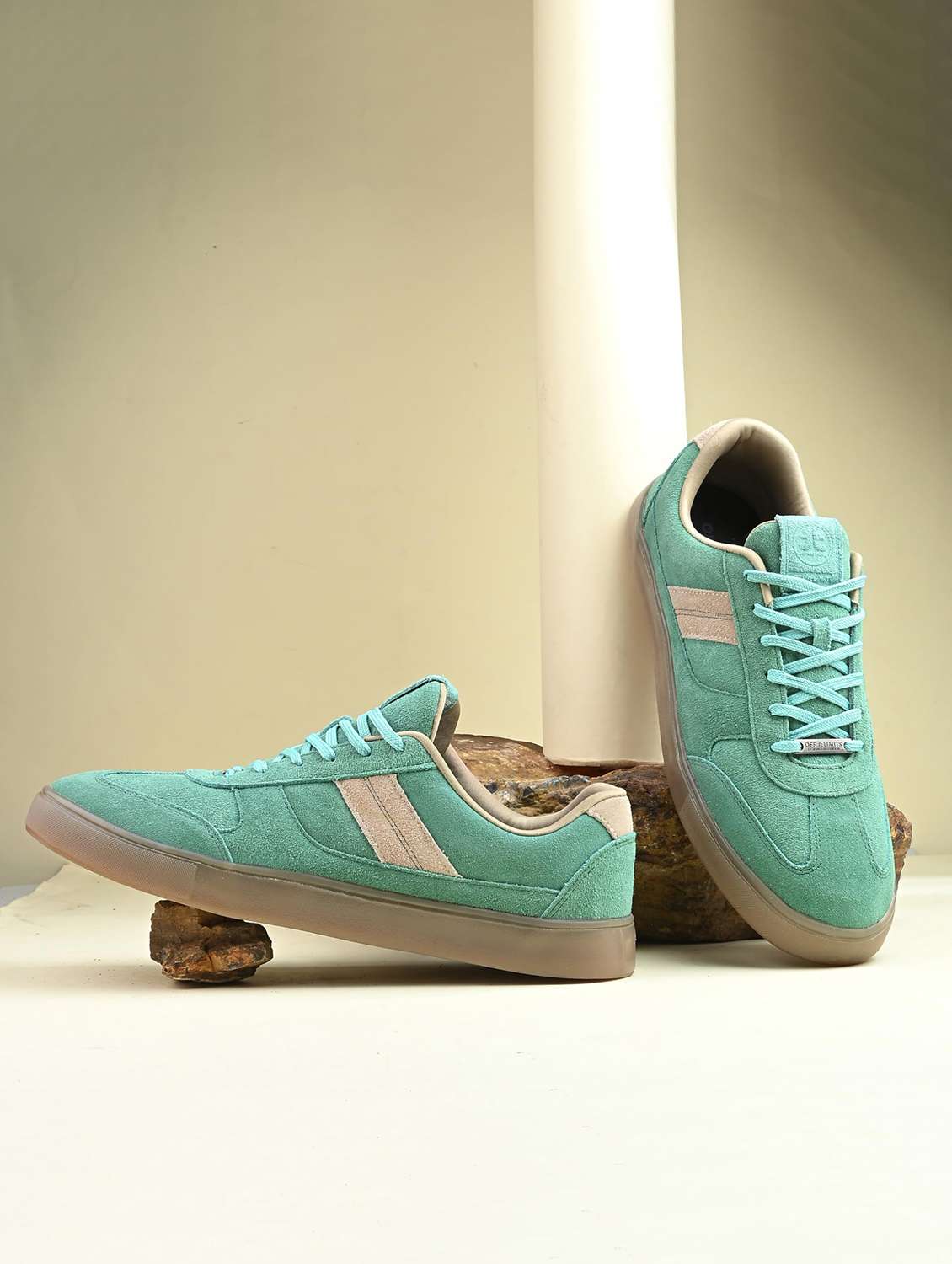 men striped lace up sneaker