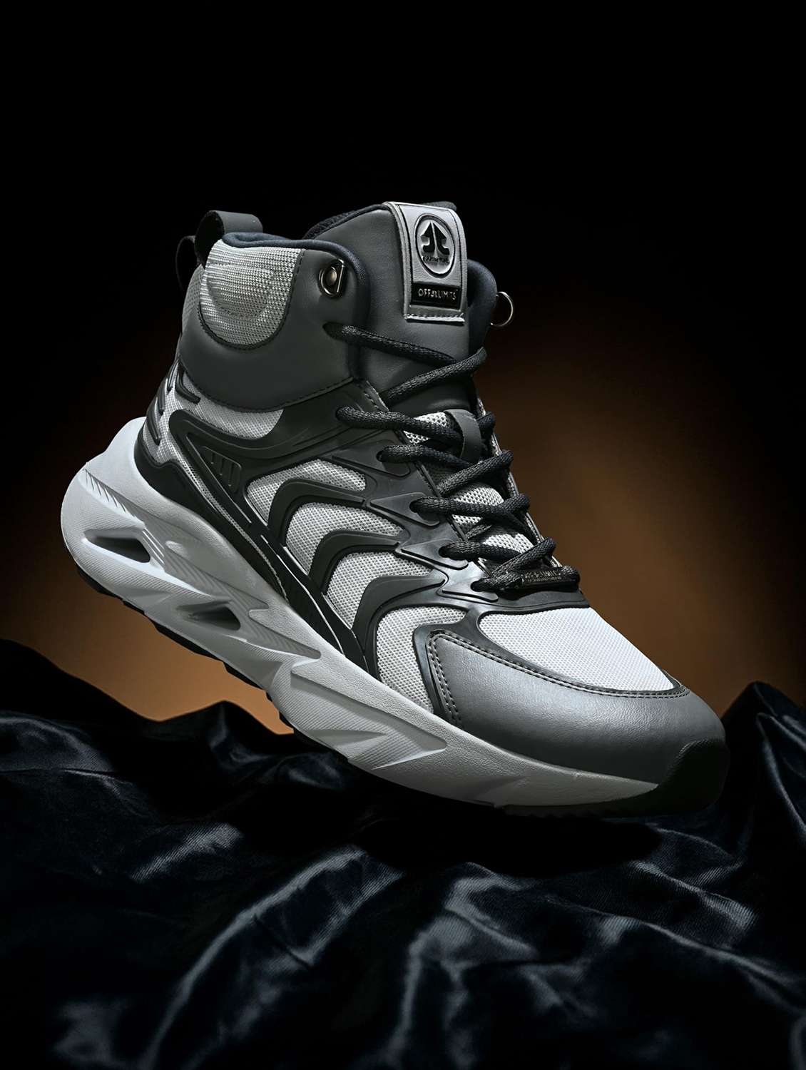 men colourblocked lace up sports shoes