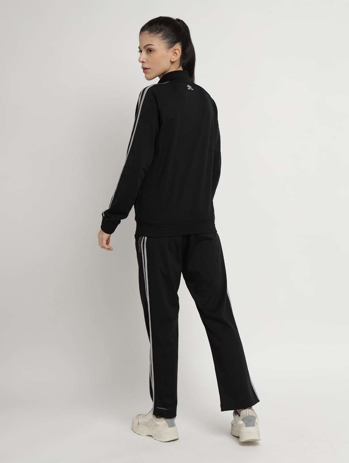 women taped long sleeves active wear set - 22582139 -  Standard Image - 3