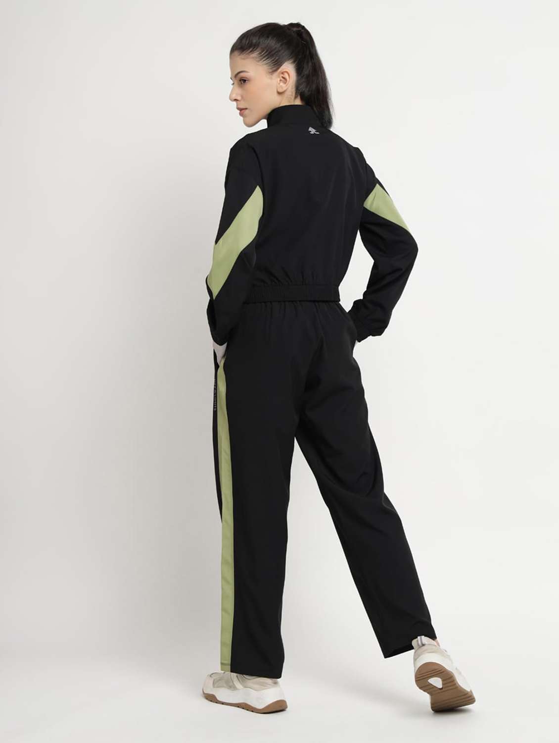 women taped long sleeves active wear set - 22582144 -  Standard Image - 3