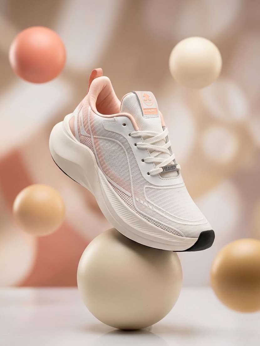 women textured lace up sports shoes
