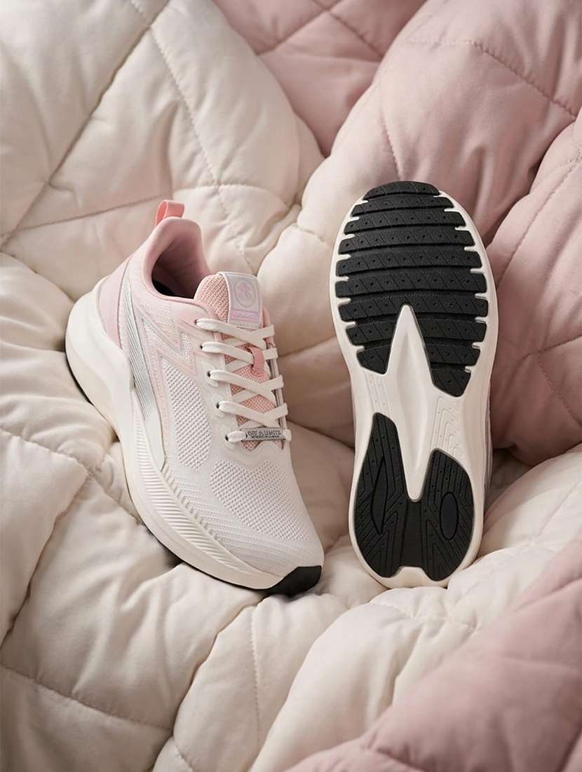 women textured lace up sports shoes