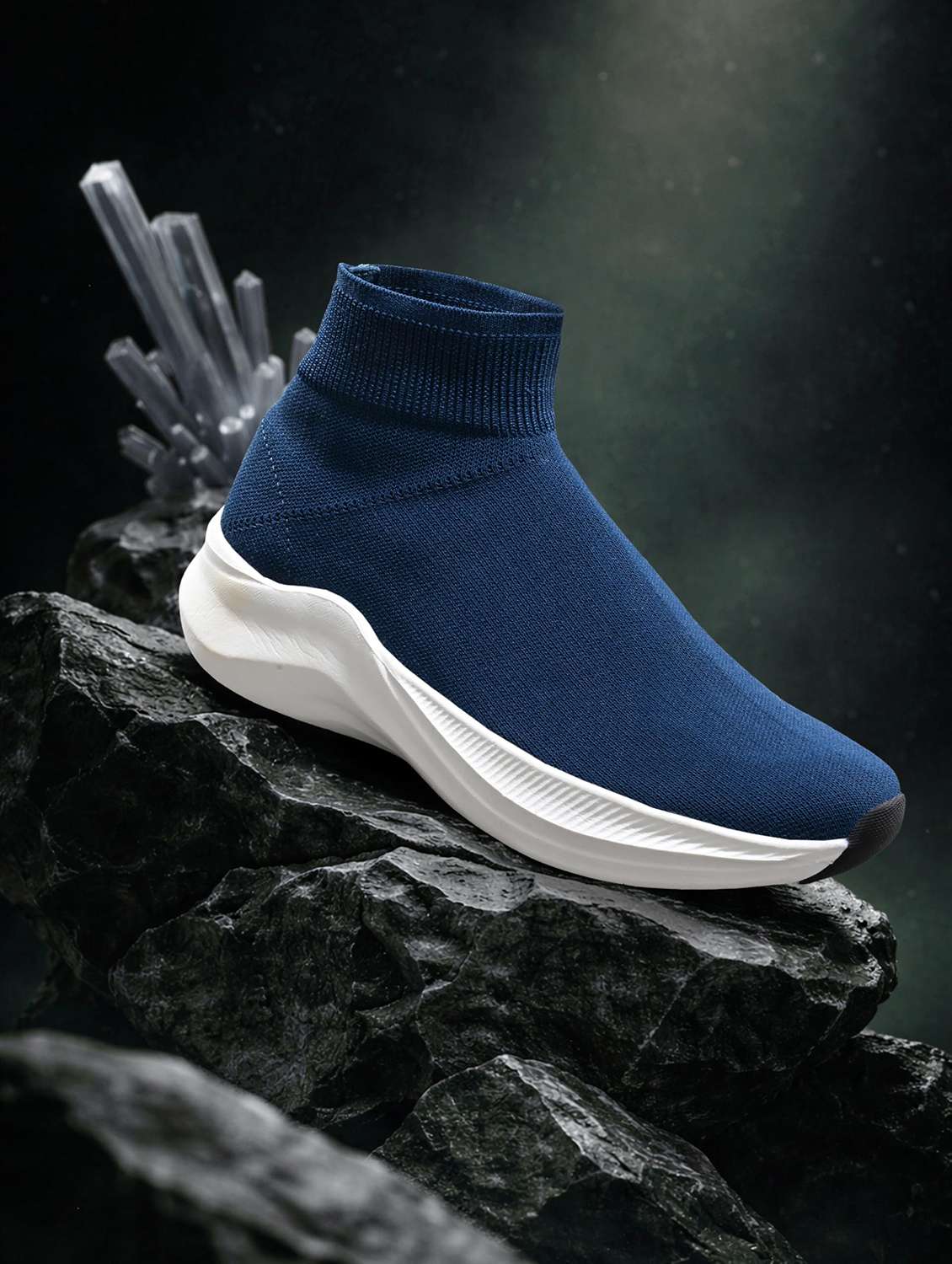 women solid slip on sports shoes