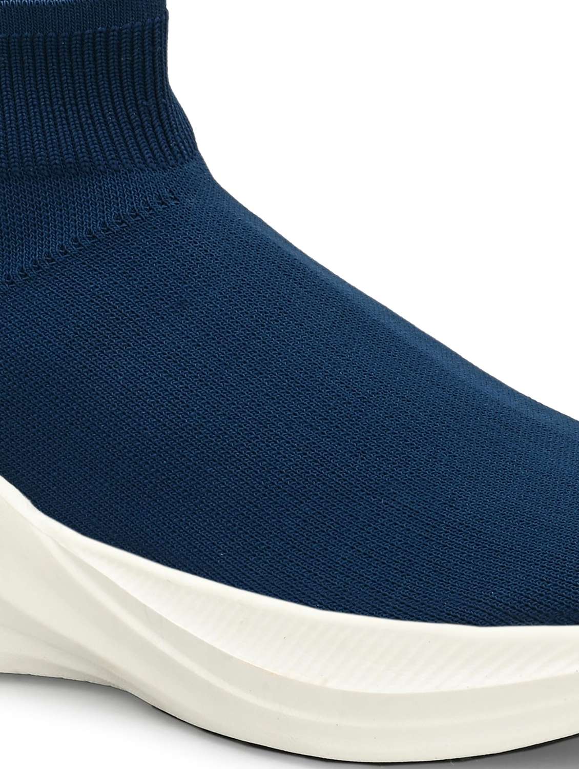 Women Solid Slip On Sports Shoes - 22582196 -  Standard Image - 3